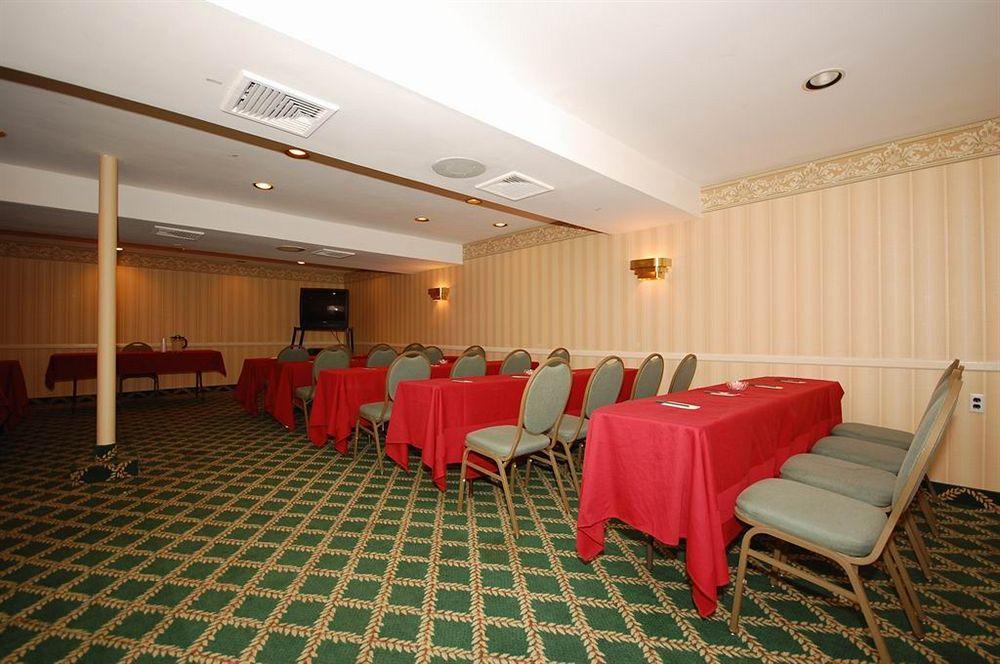 Days Inn By Wyndham Woodbury Long Island Exterior photo